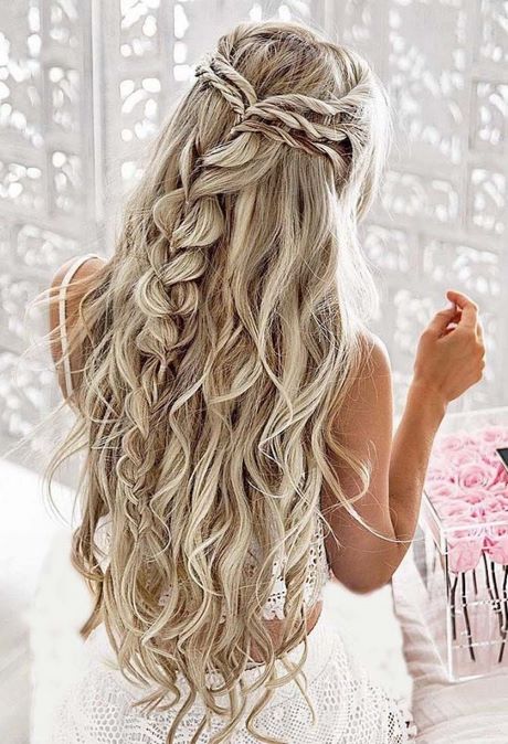 prom-hairstyles-for-long-hair-down-with-braids-81_19 Prom hairstyles for long hair down with braids