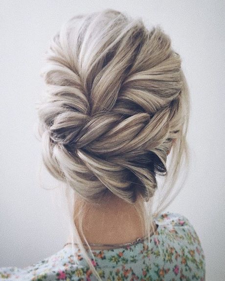 wedding-updos-for-long-hair-bridesmaids-70_8 Wedding updos for long hair bridesmaids