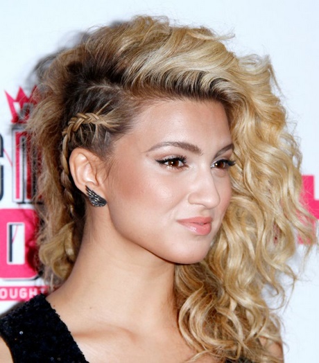 Easy and quick hairstyles for curly hair Easy and quick hairstyles for curly hair