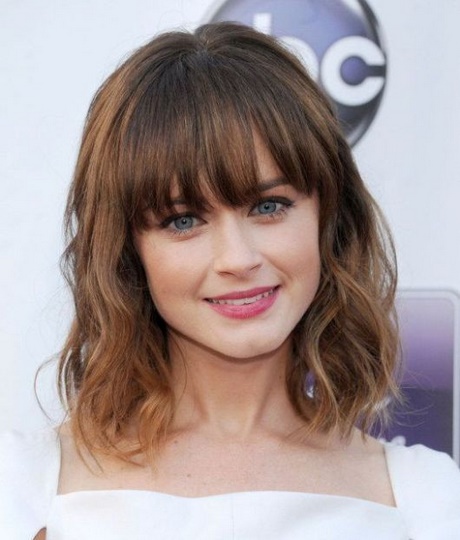haircuts-for-shoulder-length-hair-with-bangs-12_7 Haircuts for shoulder length hair with bangs