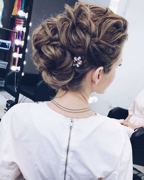 updo-hairstyles-for-prom-2019-89_16 Updo hairstyles for prom 2019