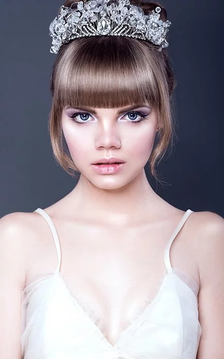 best-hairstyles-with-bangs-2024-50_15-7 Best hairstyles with bangs 2024