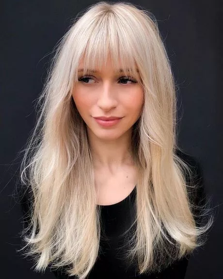 best-hairstyles-with-bangs-2024-50_9-15 Best hairstyles with bangs 2024