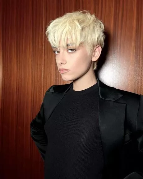 new-short-hairstyle-2024-61_13-5 New short hairstyle 2024