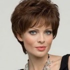 Short layered hairstyles for women over 40
