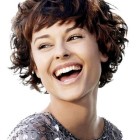 Short curly haircuts for women