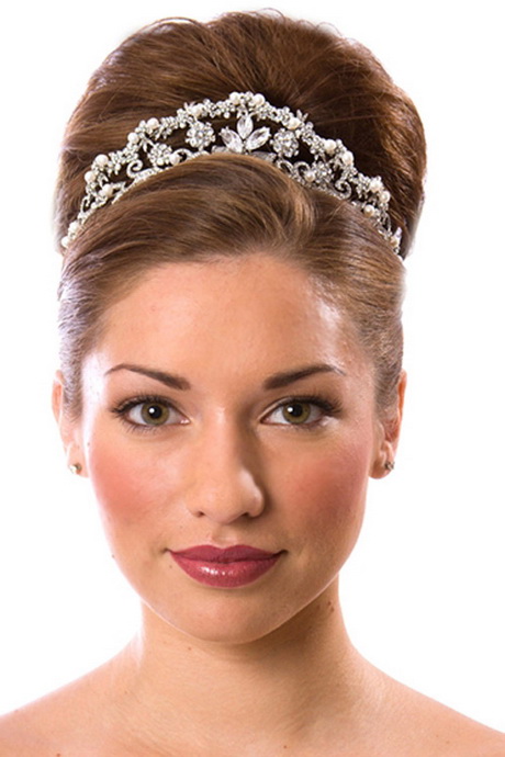 bridal-hairstyle-with-tiara-27 Bridal hairstyle with tiara
