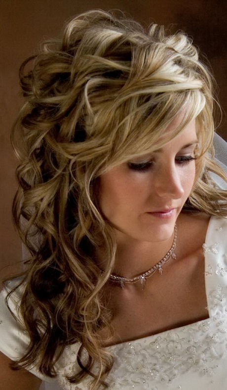 bridesmaid-hairstyles-half-up-55_12 Bridesmaid hairstyles half up