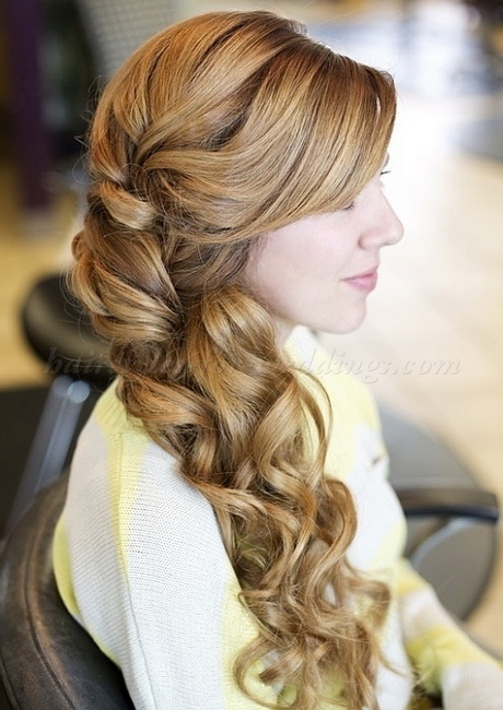 bridesmaid-hairstyles-half-up-55_18 Bridesmaid hairstyles half up