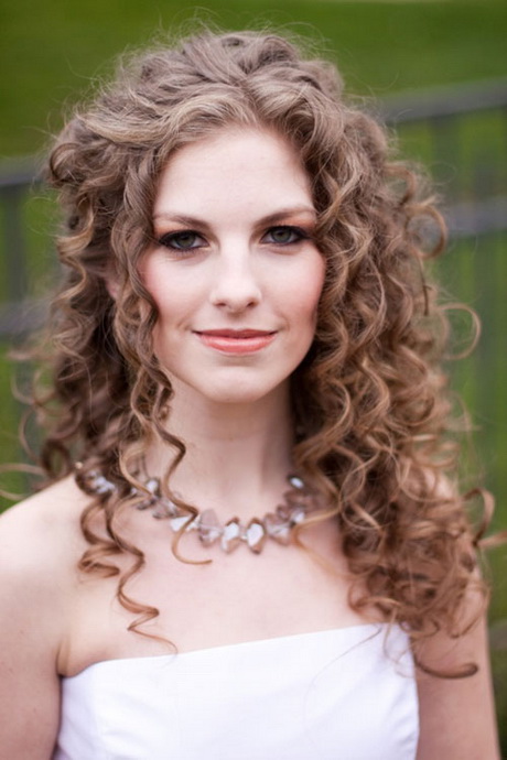 curly-bridesmaid-hair-77_4 Curly bridesmaid hair