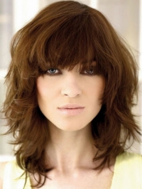 med-length-haircuts-with-bangs-89_14 Med length haircuts with bangs