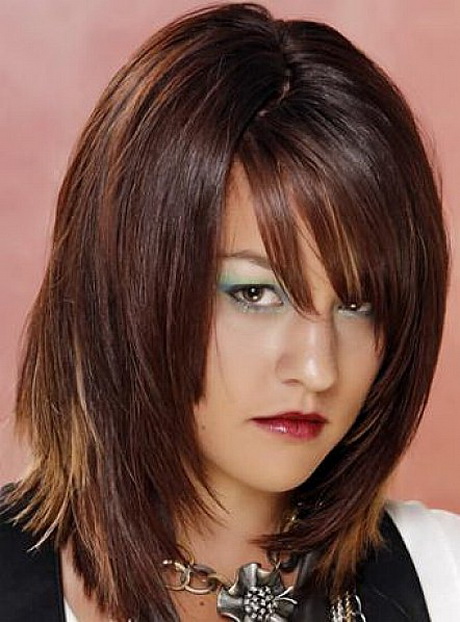 medium-length-layered-hairstyles-with-bangs-20_12 Medium length layered hairstyles with bangs