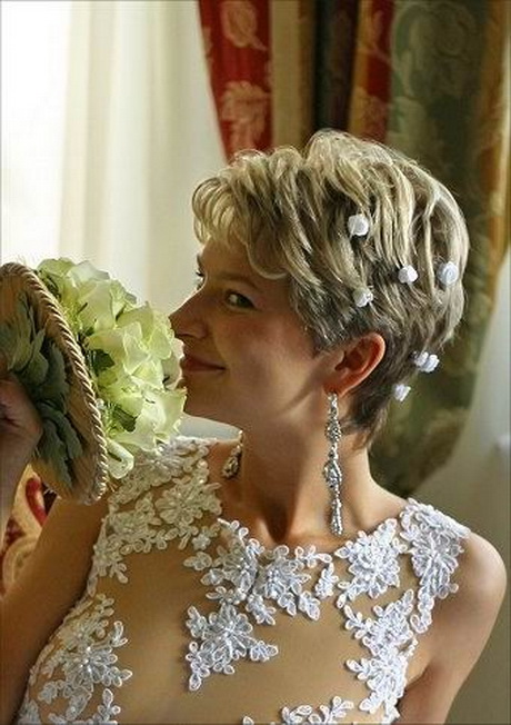 mother-of-the-groom-hairstyles-34_4 Mother of the groom hairstyles