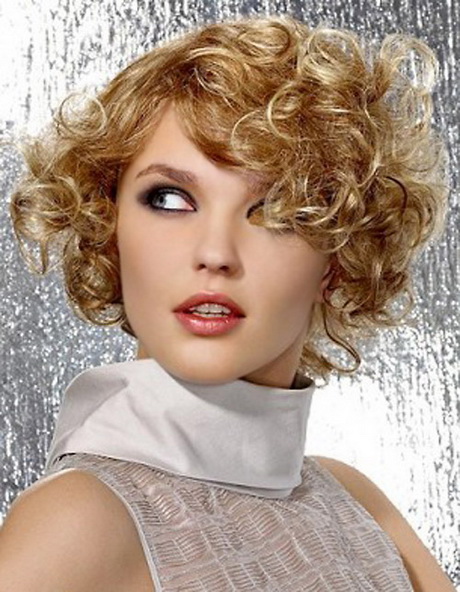 Short hairstyles for frizzy hair