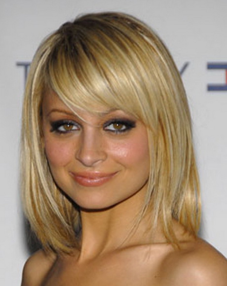 short-to-medium-length-haircuts-with-bangs-32-15 Short to medium length haircuts with bangs