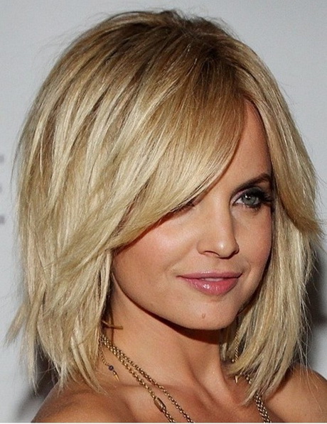 short-to-medium-length-haircuts-with-bangs-32-4 Short to medium length haircuts with bangs