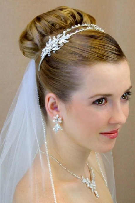 wedding-hair-updos-with-veil-71_9 Wedding hair updos with veil