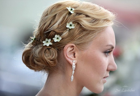 wedding-hair-with-flowers-14_18 Wedding hair with flowers