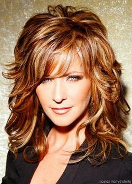 curly-hairstyles-for-women-over-40-45 Curly hairstyles for women over 40