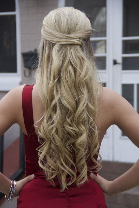 curly-prom-hairstyles-long-hair-16_11 Curly prom hairstyles long hair