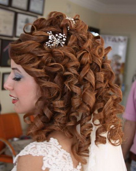 half-up-curly-prom-hairstyles-75_20 Half up curly prom hairstyles