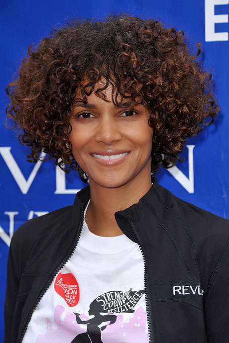 halle-berry-curly-hairstyles