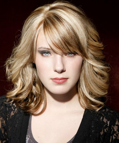 medium-wavy-hairstyles-with-bangs-04_18 Medium wavy hairstyles with bangs