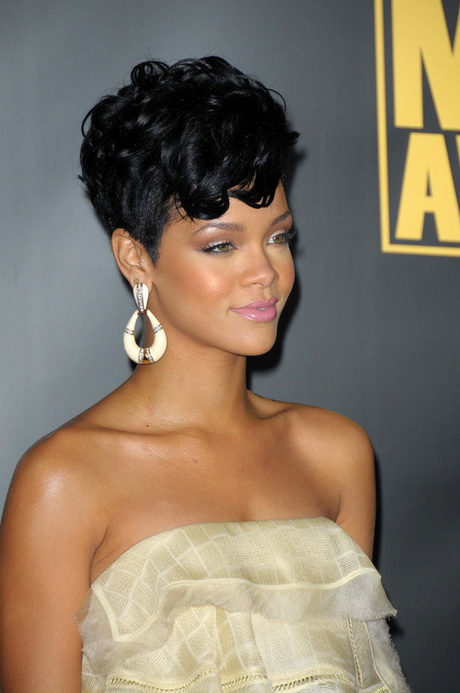 rihanna-short-curly-hairstyles-08_9 Rihanna short curly hairstyles