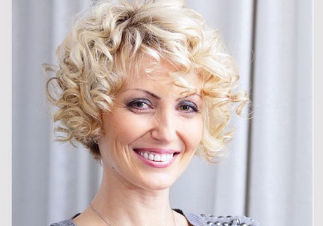 short-curly-hairstyles-for-women-over-40-69_16 Short curly hairstyles for women over 40