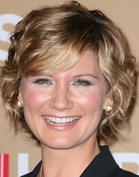 Short curly hairstyles for women over 50 pictures