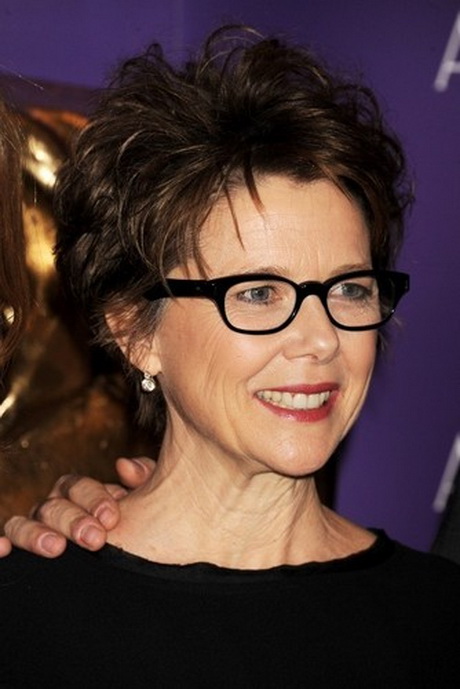 short-hairstyles-for-women-over-40-with-glasses-31_8 Short hairstyles for women over 40 with glasses