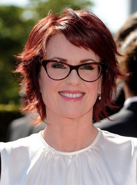 short-hairstyles-for-women-over-50-with-glasses-56_14 Short hairstyles for women over 50 with glasses