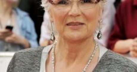 short-hairstyles-for-women-over-50-with-glasses-56_9 Short hairstyles for women over 50 with glasses