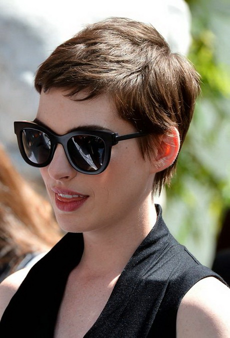 short-hairstyles-for-women-with-glasses-06_10 Short hairstyles for women with glasses