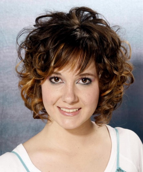 short-medium-curly-hairstyles-97_2 Short medium curly hairstyles