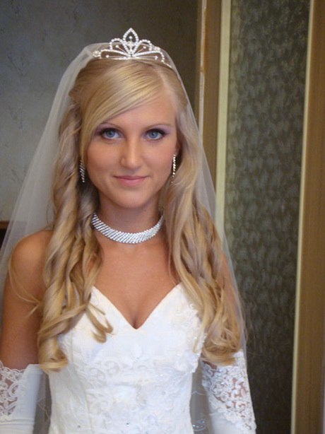 wedding-hairstyles-for-long-hair-with-veil-14_19 Wedding hairstyles for long hair with veil