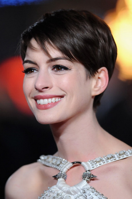 anne-hathaway-haircut-13_16 Anne hathaway haircut