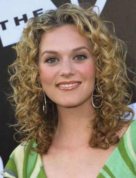 curly-hairstyles-for-women-46_3 Curly hairstyles for women