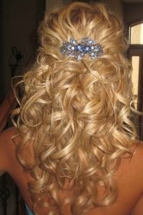 prom-hairstyles-for-curly-hair-46_9 Prom hairstyles for curly hair