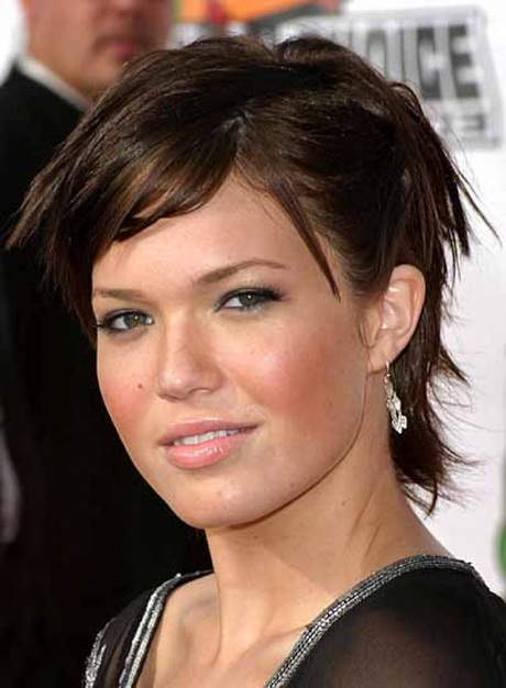 short-hairstyles-for-round-faces-women-77_13 Short hairstyles for round faces women