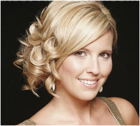 simple-curly-hairstyles-74_16 Simple curly hairstyles