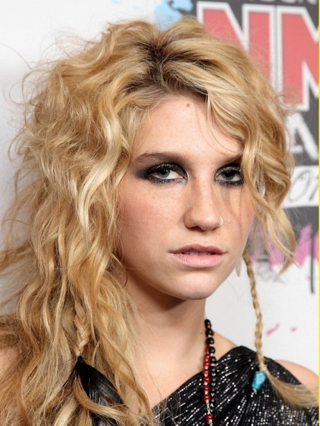 simple-curly-hairstyles-74_2 Simple curly hairstyles