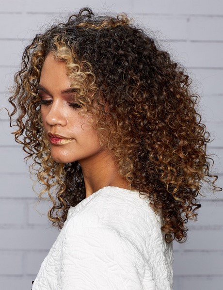 long-curly-hairstyles-2020-05 Long curly hairstyles 2020