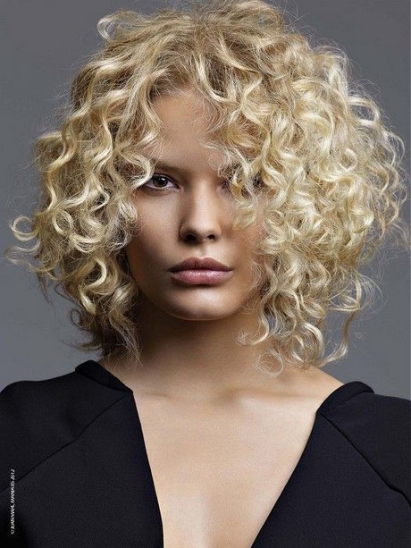 medium-curly-hairstyles-2020-13_3 Medium curly hairstyles 2020