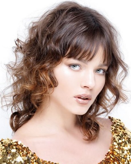 medium-curly-hairstyles-2020-13_8 Medium curly hairstyles 2020