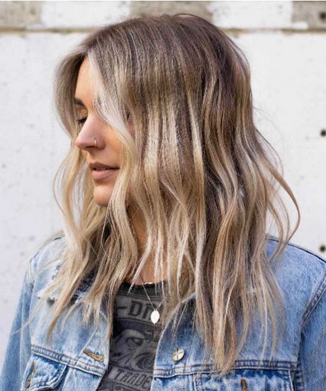 medium-length-hair-trends-2020-67_19 Medium length hair trends 2020