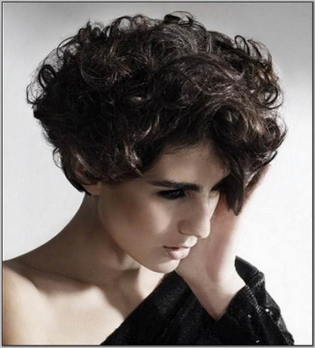 short-curly-haircuts-for-round-faces-14_10 Short curly haircuts for round faces