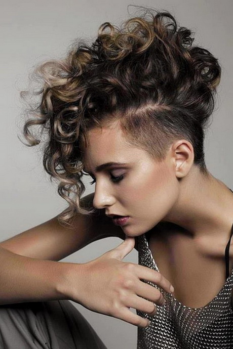 short-haircuts-curly-hair-30_15 Short haircuts curly hair