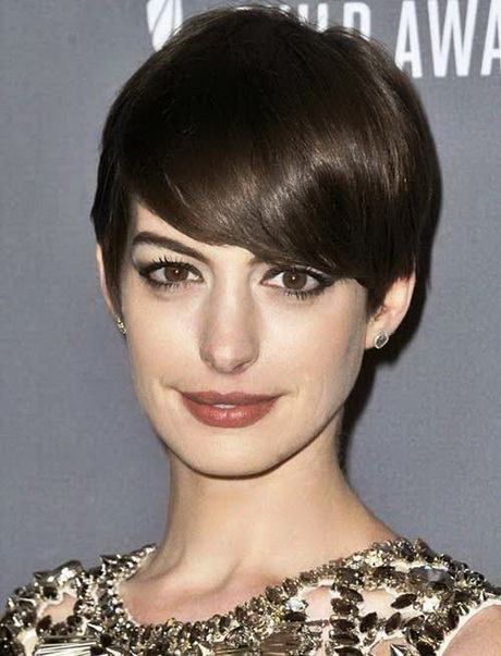 short-hairstyles-for-thick-straight-hair-89_18 Short hairstyles for thick straight hair