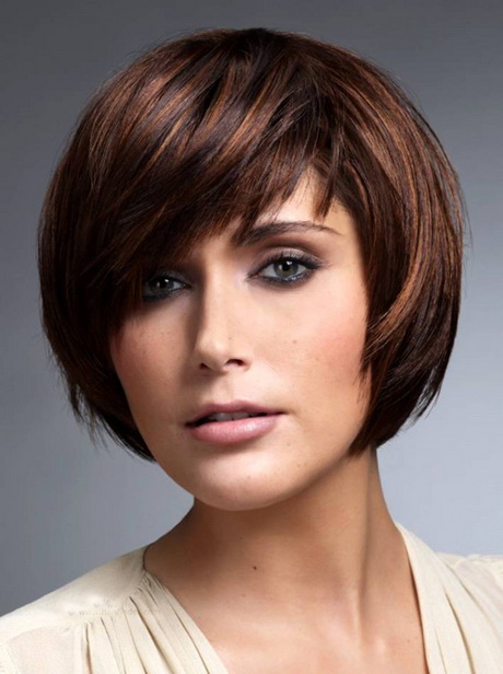 short-layered-hairstyles-with-bangs-67_3 Short layered hairstyles with bangs